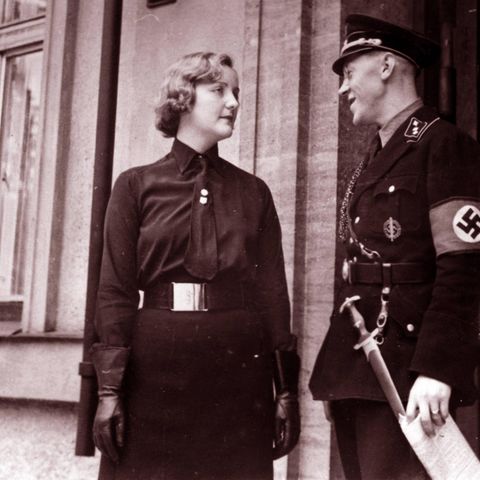 Schwarzweiß-Porträt von Josef Mengele während der Nachkriegszeit