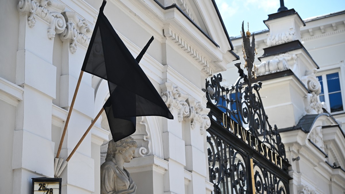 Uniwersytet Warszawski - wsparcie społeczności po tragedii