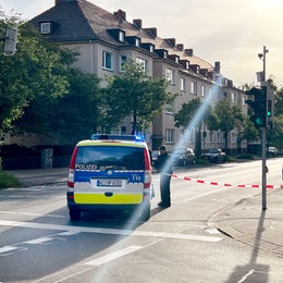 Einsatzkräfte bei der Evakuierung nach Bombenfund in Kassel-Rothenditmold