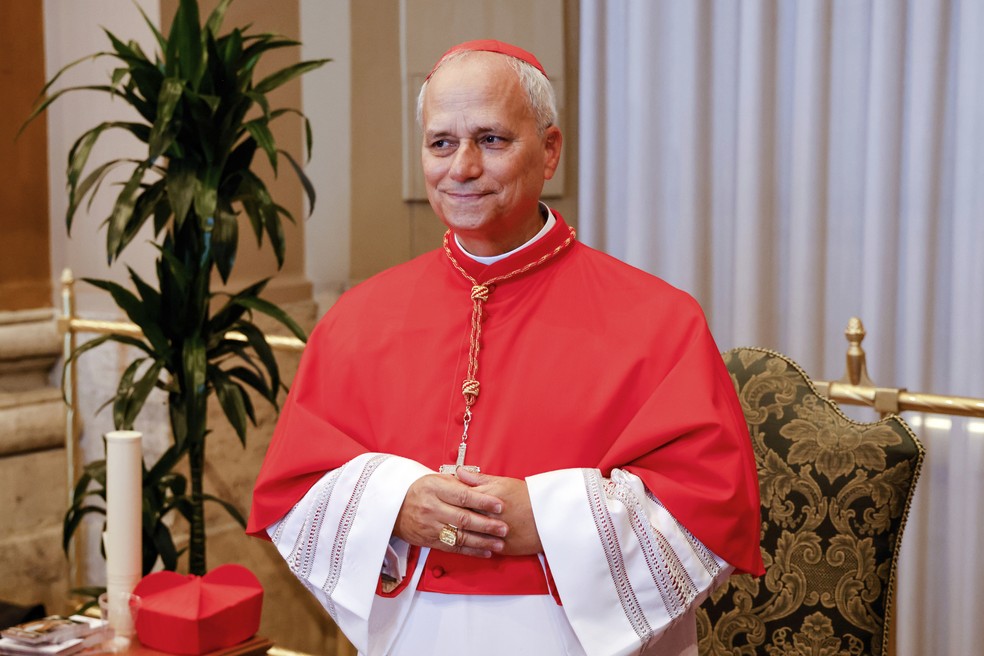 Novo papa Leão XIV durante sua primeira aparição pública