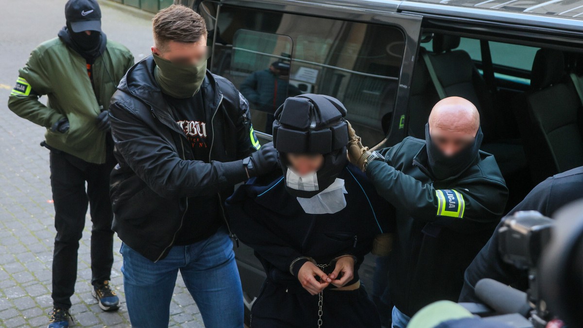 Akcja policyjna na terenie Uniwersytetu Warszawskiego – relacja TVN24