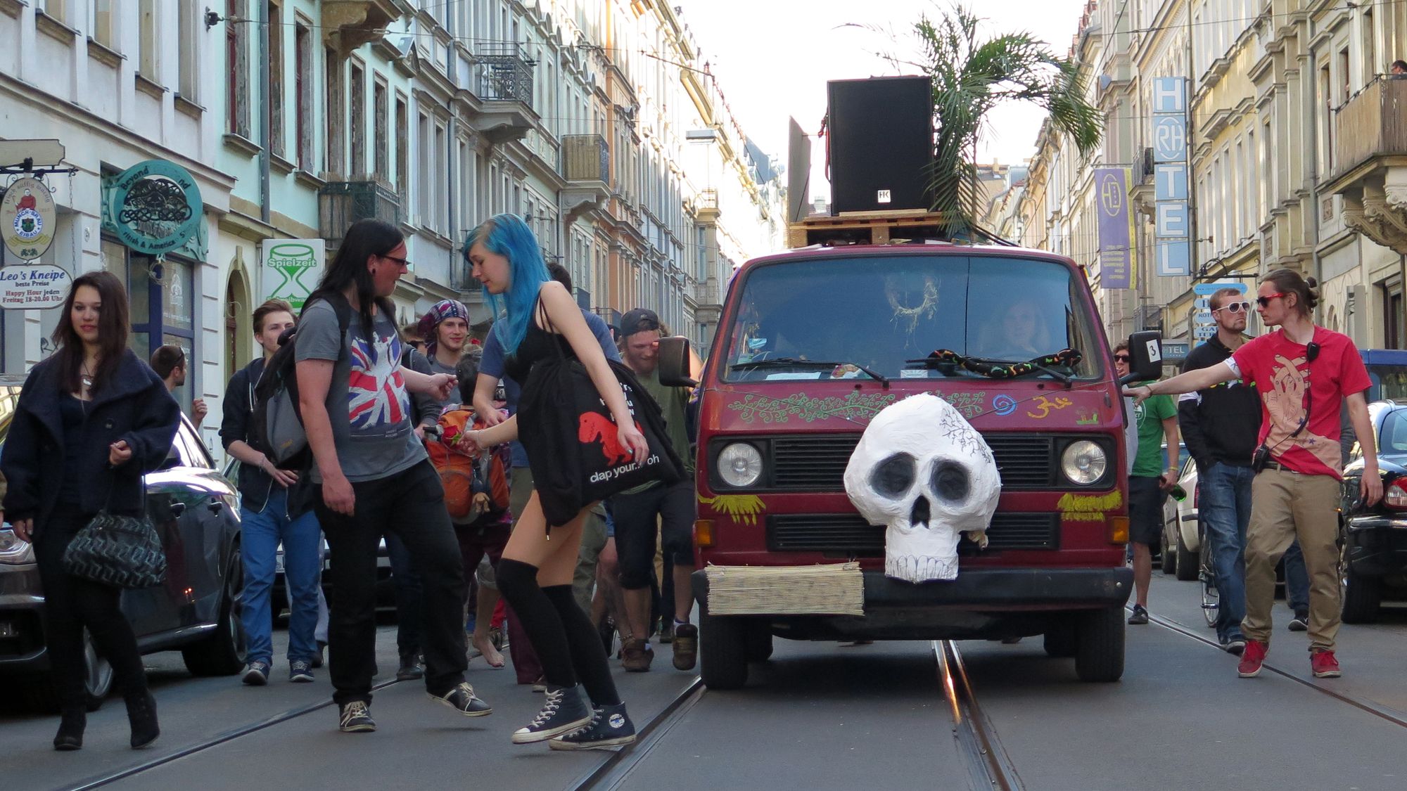 Bunte Tanzparade bei der Tolerade Dresden 2025