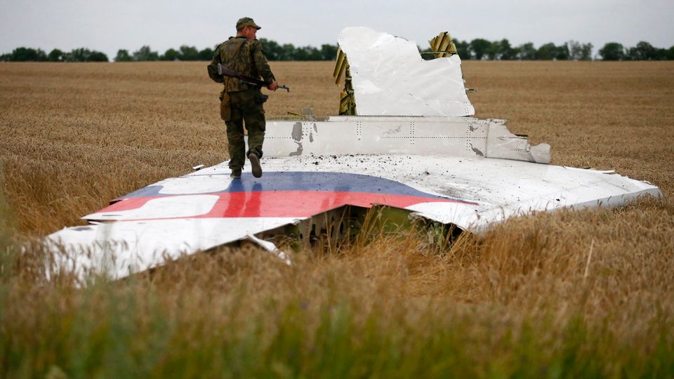 Wrackteil von Flug MH17 nach dem Abschuss – Symbolbild