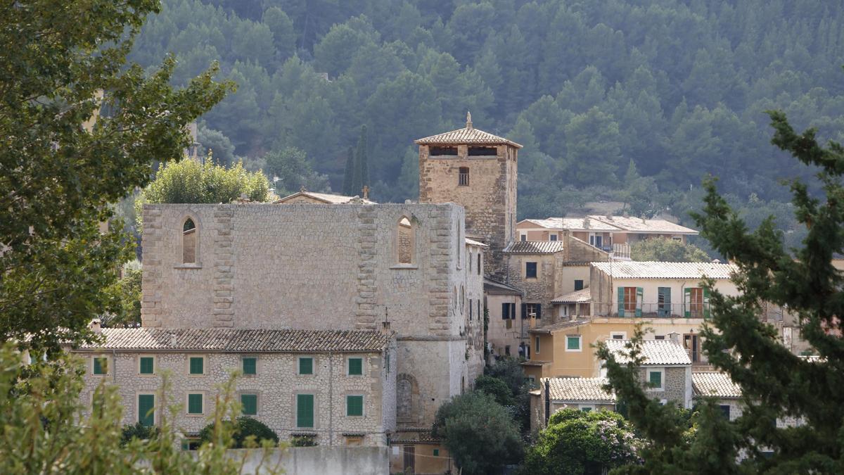 Panorama von Estellencs auf Mallorca bei Dürre