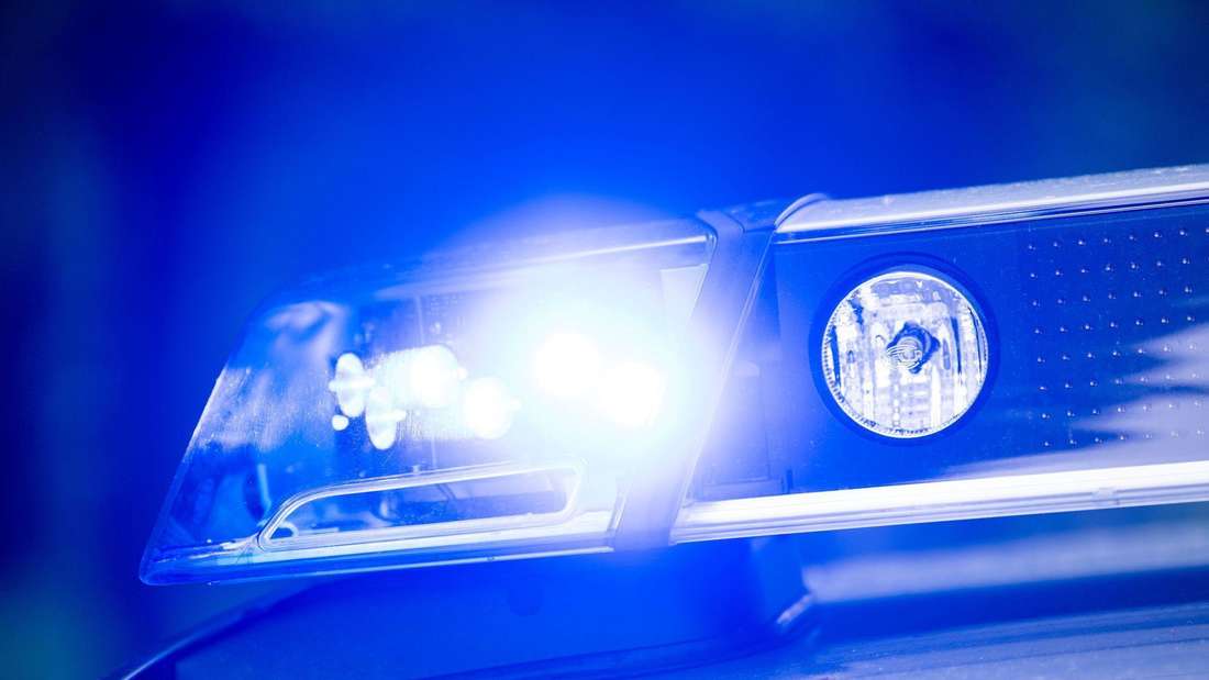 Unfallstelle in Dötlingen: Einsatzkräfte befreien Verletzten aus dem Fahrzeug