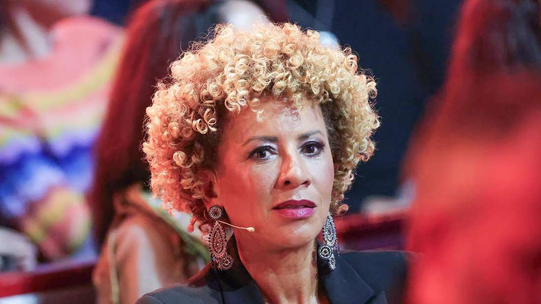 Arabella Kiesbauer bei einer TV-Produktion