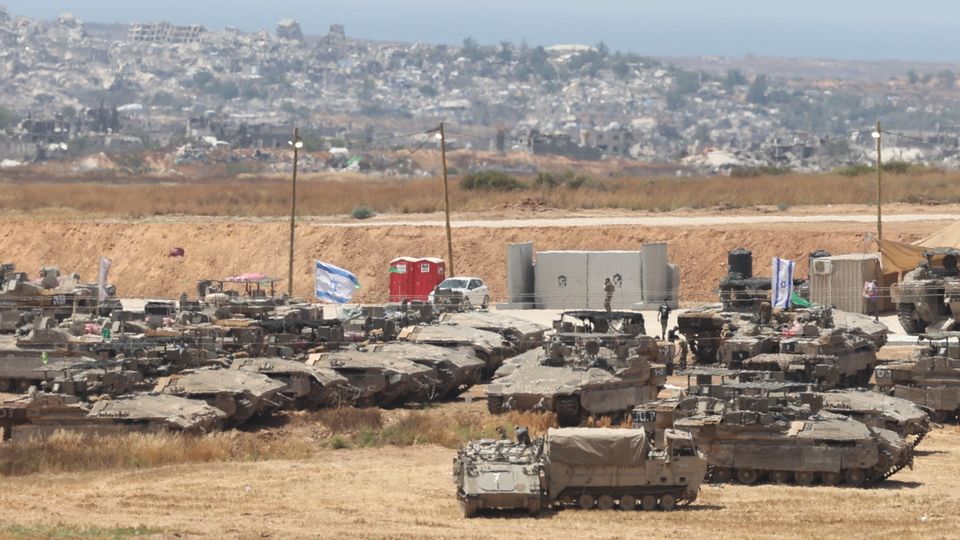 Panorama des Gazastreifens mit aktuellen Militärbewegungen
