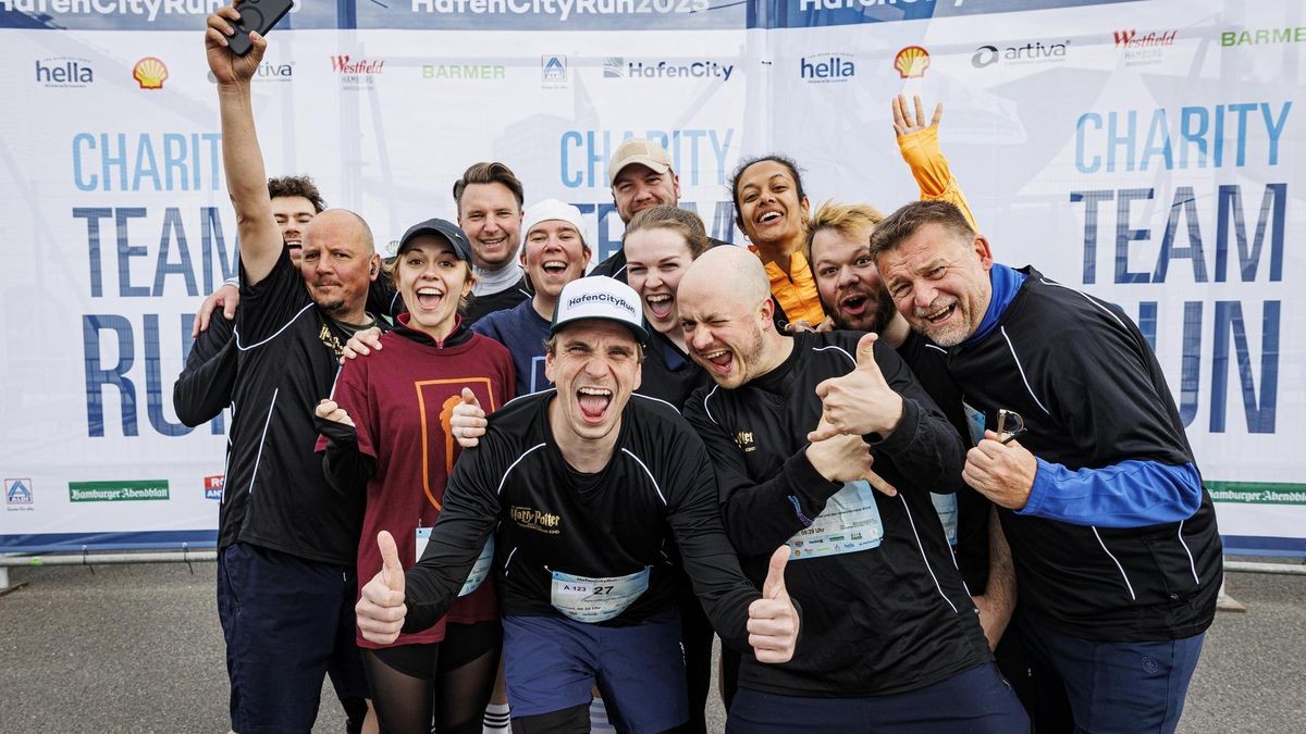 Läufer beim HafenCity Run in Hamburg