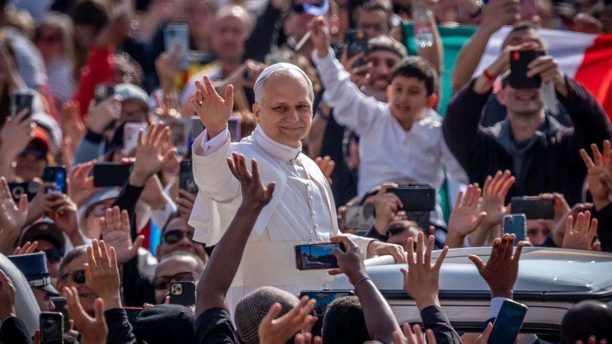 Papst-Einführung im TV – Papst Leo XIV. bei der feierlichen Zeremonie auf dem Petersplatz in Rom