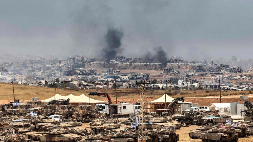 Israelische Panzer an der Grenze zum Gazastreifen während der Offensive