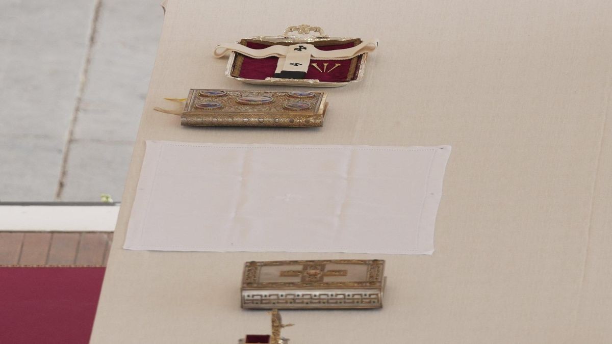 Amtseinführung Papst Leo: Gläubige aus aller Welt auf dem Petersplatz