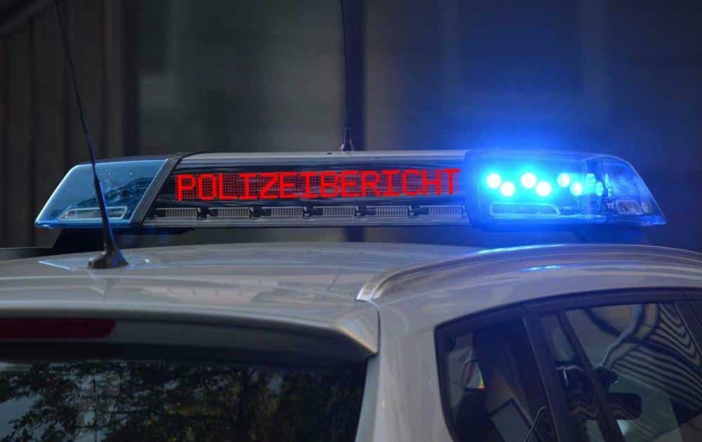 Teilnehmende des Firmenlauf Augsburg 2025 versammeln sich am Startbereich