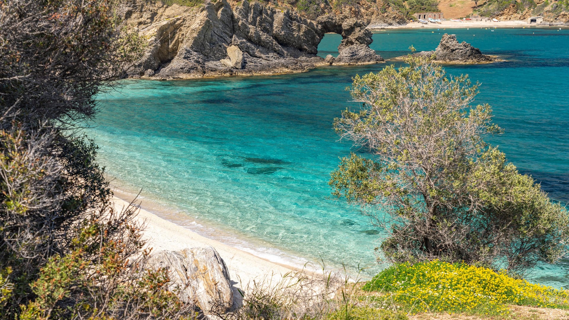 Blick auf die Insel Euböa nach den jüngsten Erdbeben