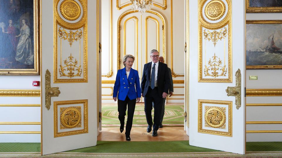 Ursula von der Leyen beim EU-Gipfel mit dem britischen Premierminister